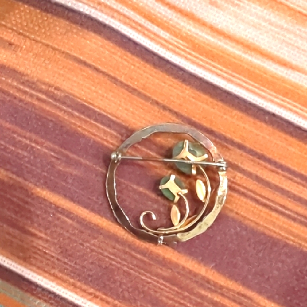 Vintage "KREMENTZ",1950's "Jade and Gold" Wreath Style Brooch - Picture 3 of 4